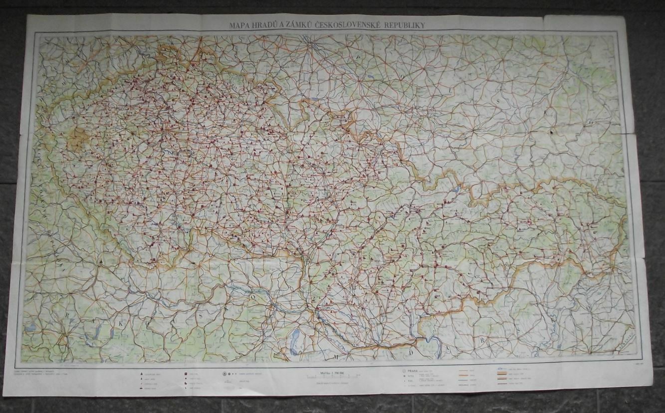 1955 Tourist Map of Castles and Palaces of Czechoslovakia 1:750,000 Poster - Badgecrazy