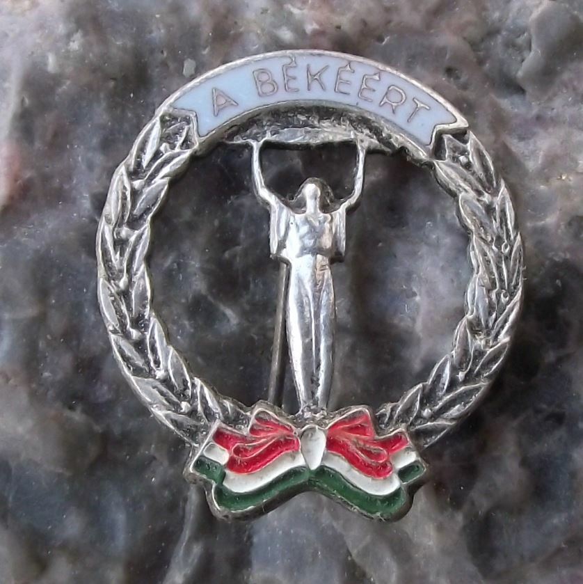 Hungary Young Student A BEKEERT Youth Achievement Brooch Laurels Flag Pin Badge - Badgecrazy