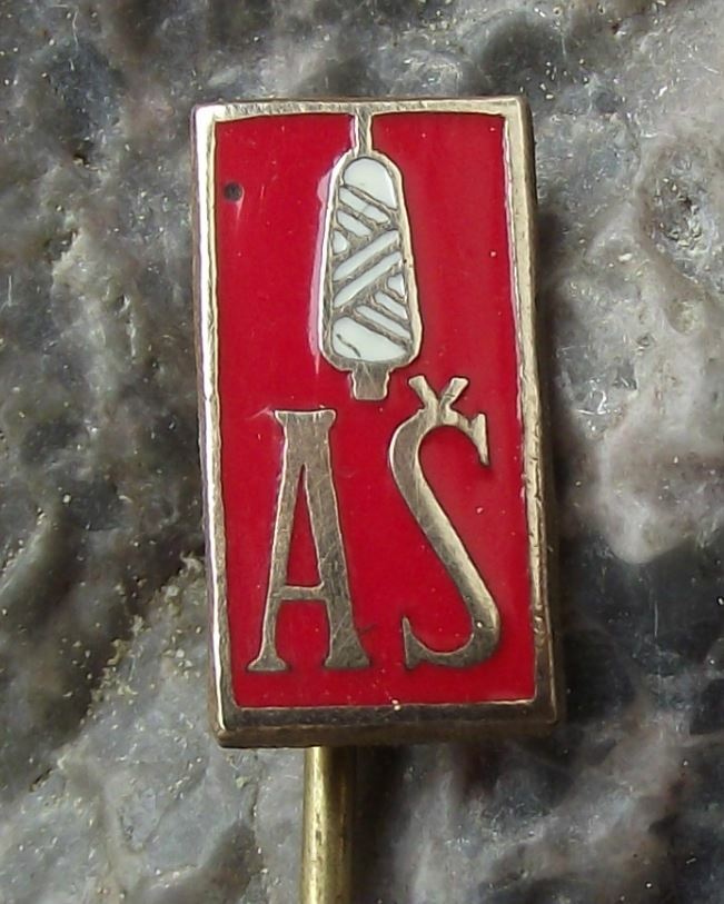 Antique As Czechoslovakia Traditional Craft Weaving Town Souvenier Pin Badge - Badgecrazy