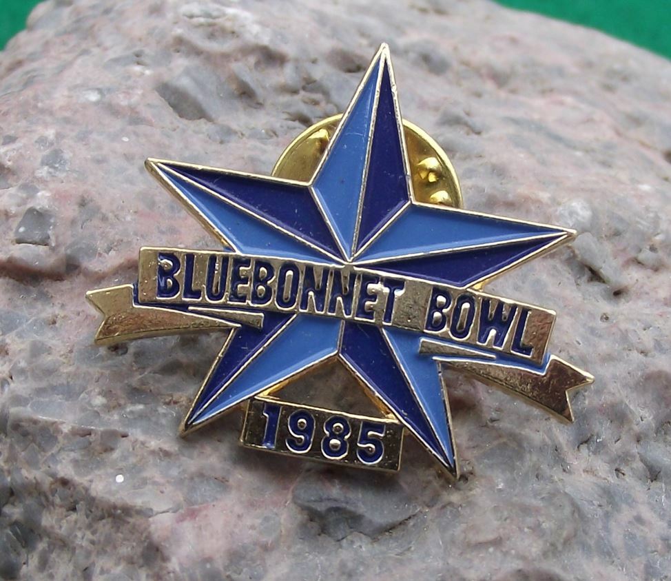 1985 Bluebonnet Bowl Logo Astrodome Houston Texas American Football Pin Badge - Badgecrazy