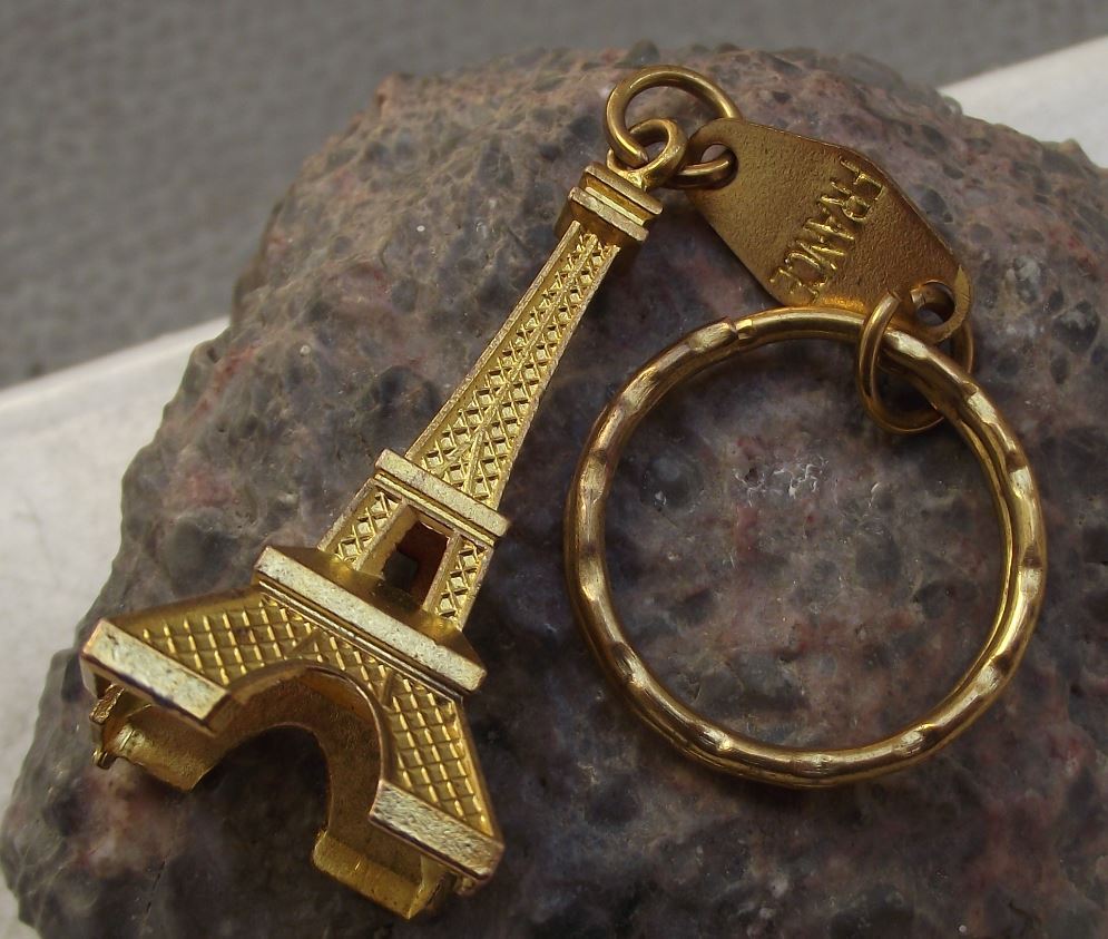 Eiffel Tower Paris France Monument Souvenier Gold Metal Key Ring Keychain - Badgecrazy