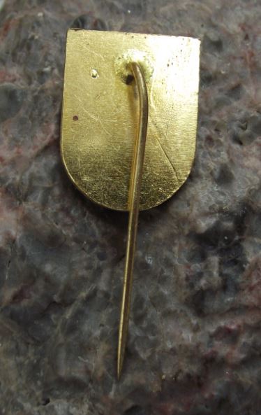 Louny Laun Czech Heraldic Crest Coat of Arms Tourist Souvenier Visitor Pin Badge - Badgecrazy