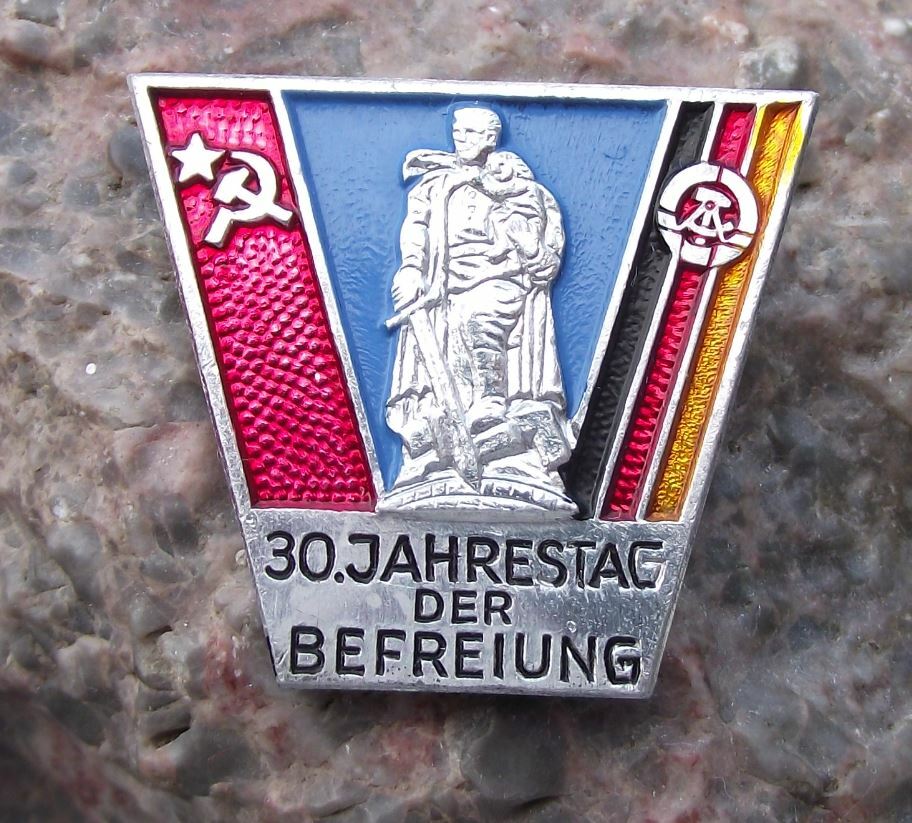 1975 East Germany 30th Anniversary Liberation World War 2 Soviet Flag Pin Badge - Badgecrazy