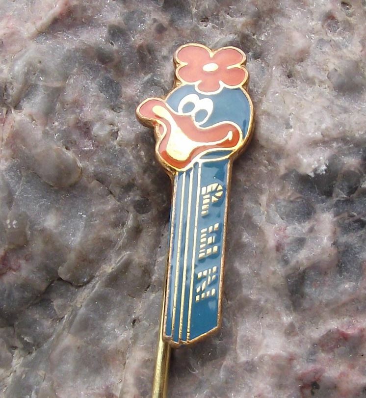 1976 Rare Classic Pez Club of Croatia Blue Cartoon Girl Duck Flower Pin Badge - Badgecrazy