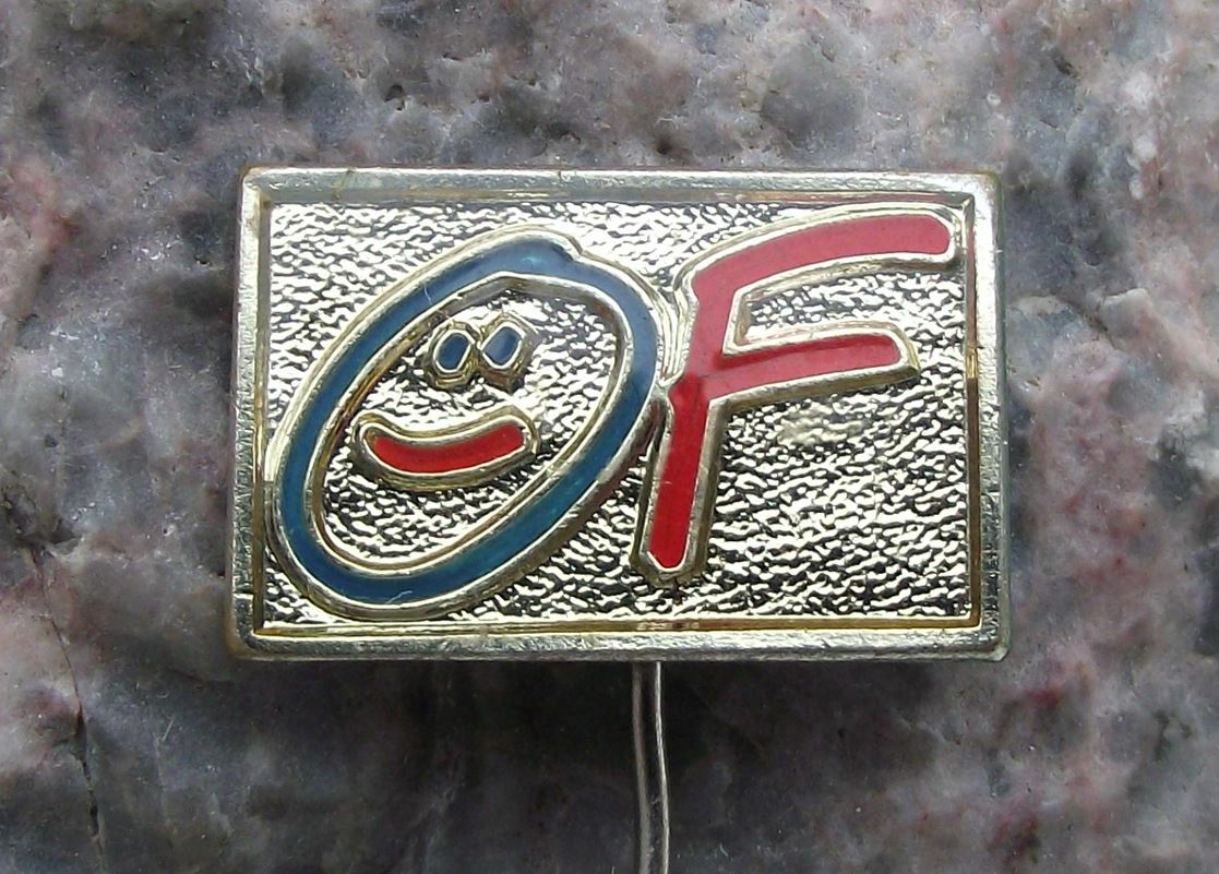 Czech Civil Forum OF Czechoslovak Democracy Vaclav Havel Smiling Face Pin Badge - Badgecrazy