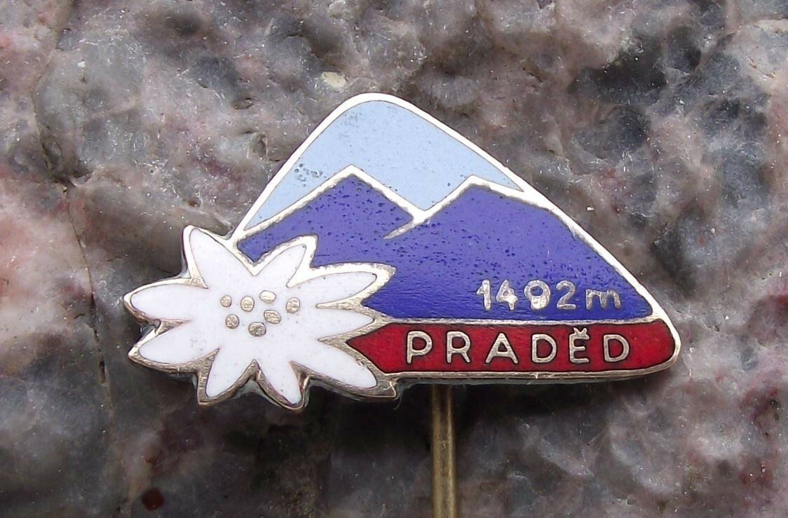 Vintage Praded Mountain 1492m Czechoslovakia Climbers Hiking Souvenier Pin Badge - Badgecrazy