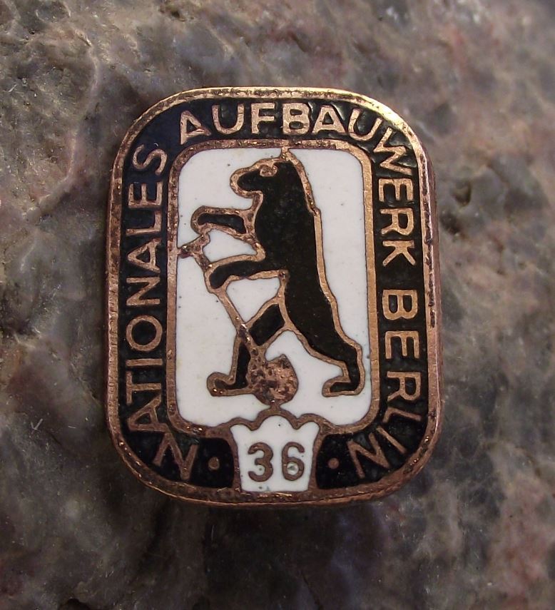 Nationales Aufbauwerk Berlin NAW East Germany Bear with Shovel GDR DDR Pin Badge - Badgecrazy