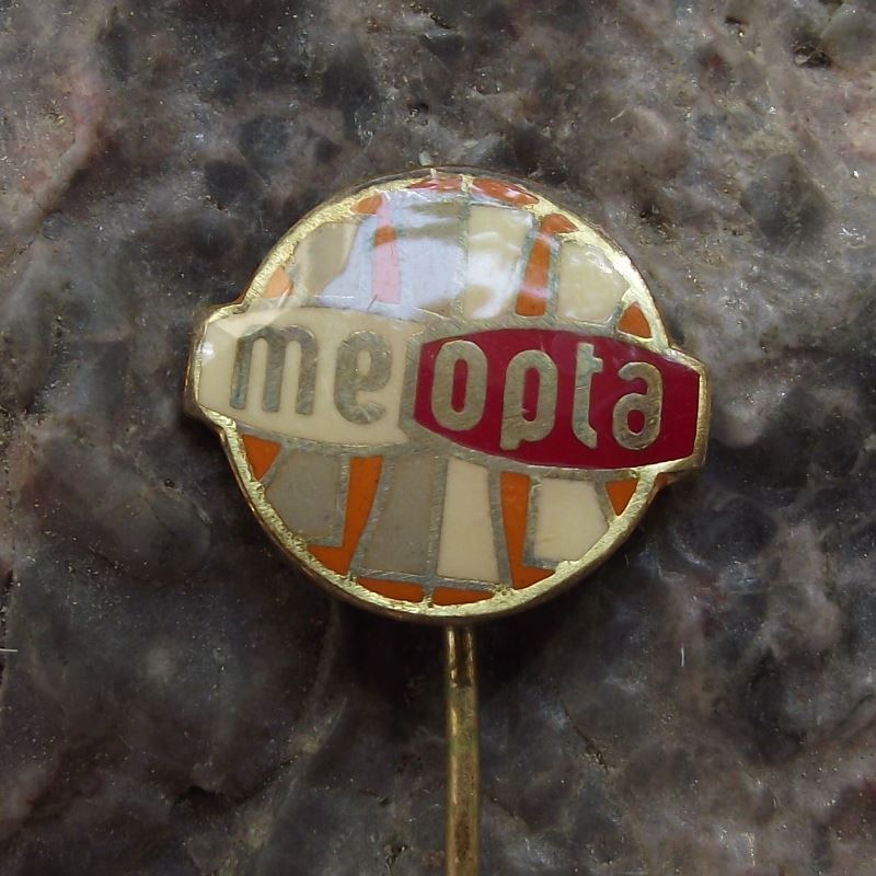 Meopta Camera Lens Photography & View Master Company Art Design Pin Badge - Badgecrazy