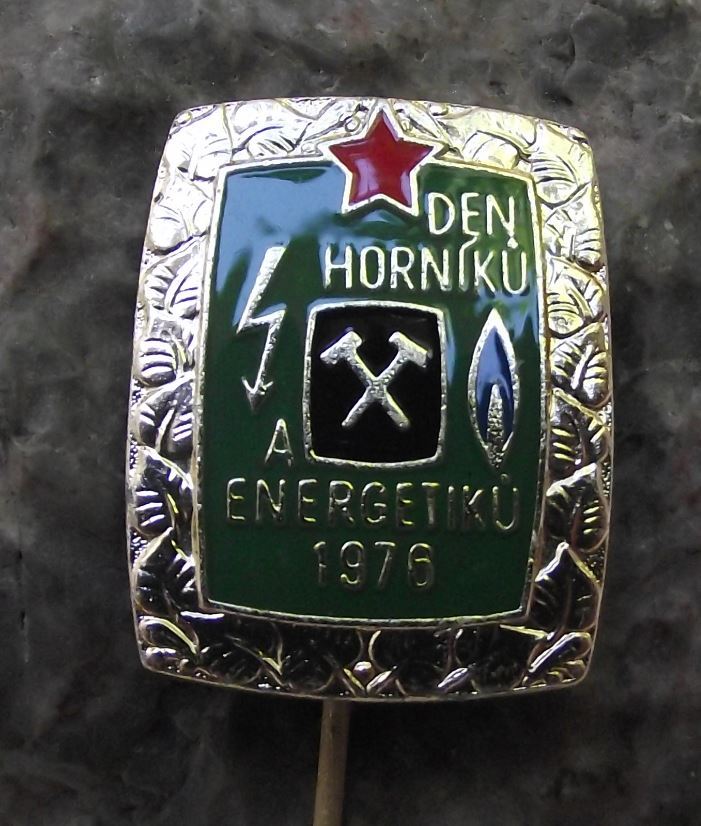 1976 National Czech Mining Miners Energy Workers Day Crossed Hammers Pin Badge - Badgecrazy