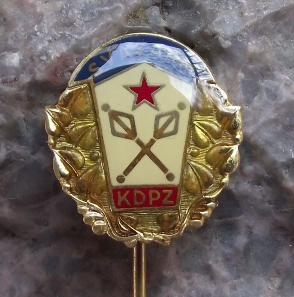 Vintage Svazarm Czech Army Officers NCO Club Members Crossed Maces Pin Badge - Badgecrazy