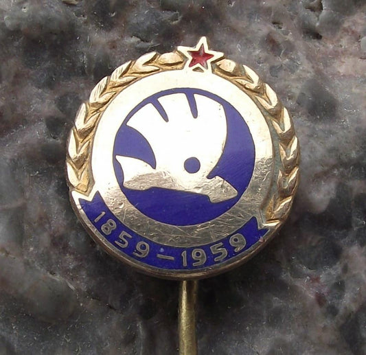 1959 Skoda Autos Car Automobile Factory Laurels Red Star Centenary Pin Badge - Badgecrazy