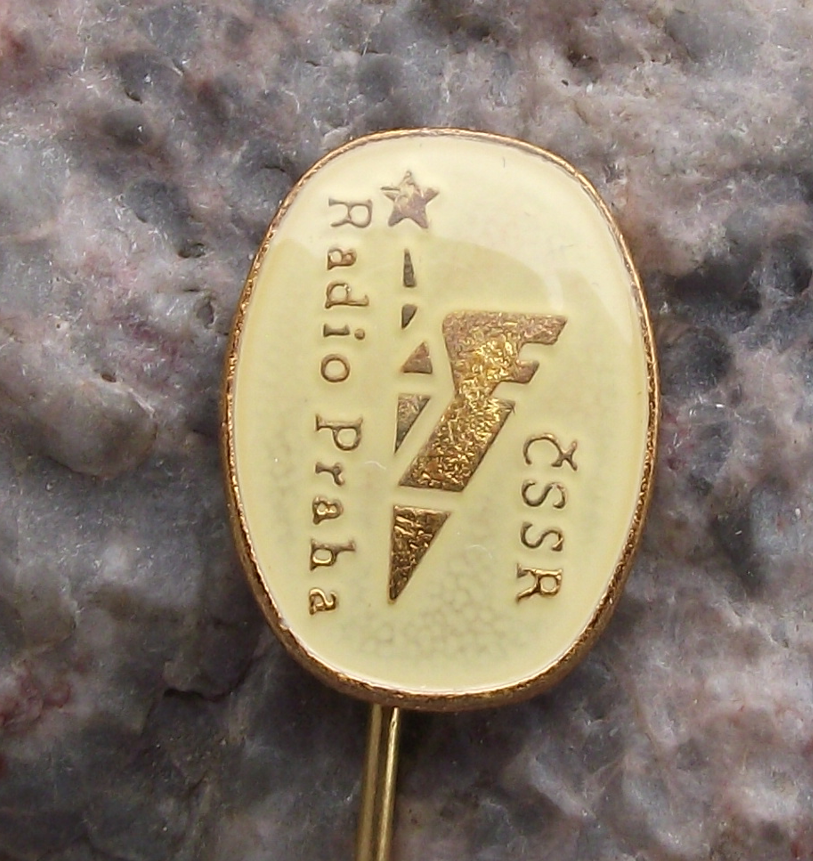 Radio Prague Praha Czechoslovakia CSSR Broadcasting Tower Mast Oval Pin Badge - Badgecrazy