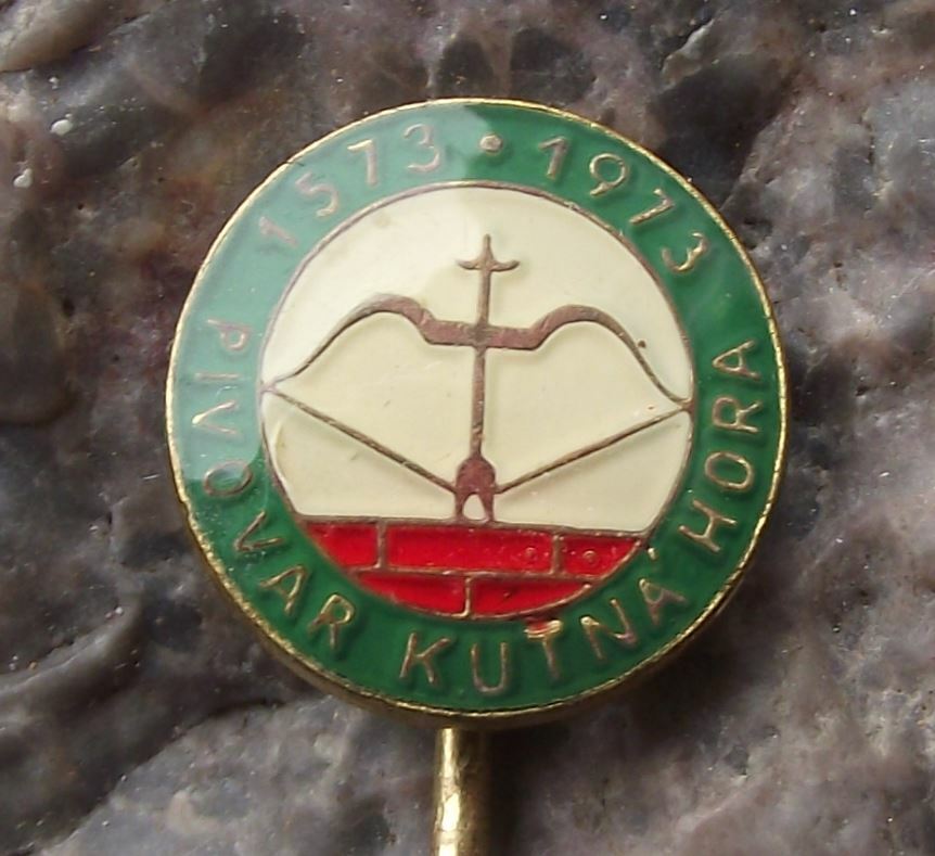 1973 Pivovar Kutna Hora Czechoslovakia Beer Lager 400 Year Anniversary Pin Badge - Badgecrazy