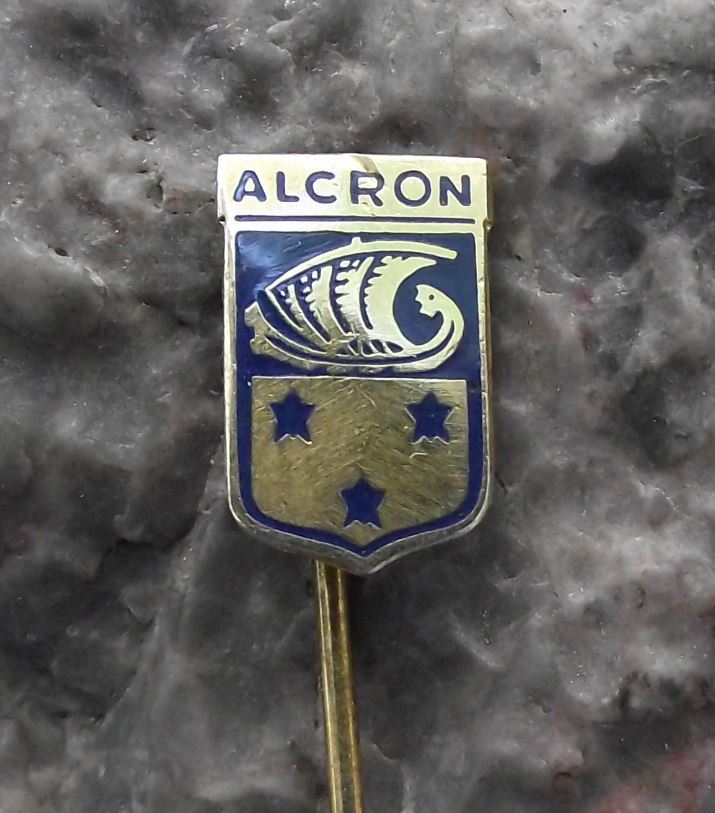 Antique Radisson Blu Alcron Hotel Winston Churchill Charlie Chaplin Pin Badge - Badgecrazy