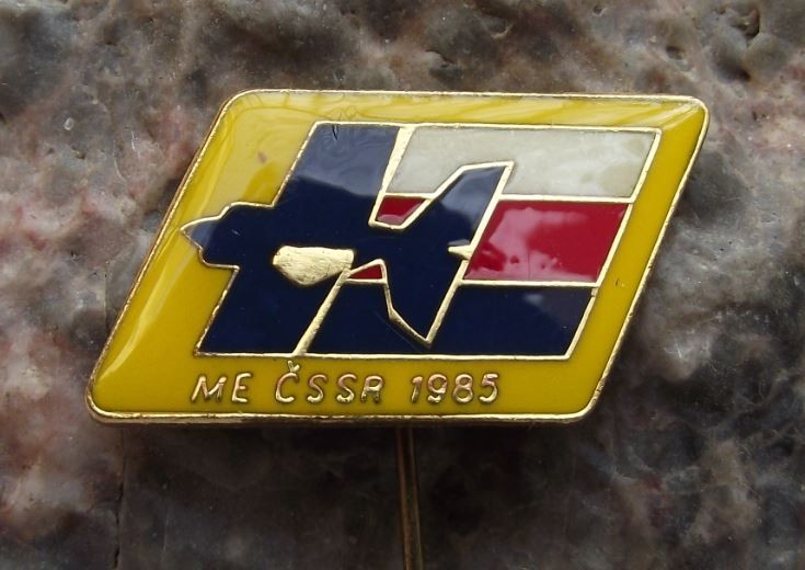 1985 FAI European Aerobatic Championships Czechoslovakia Stunt Plane Pin Badge - Badgecrazy