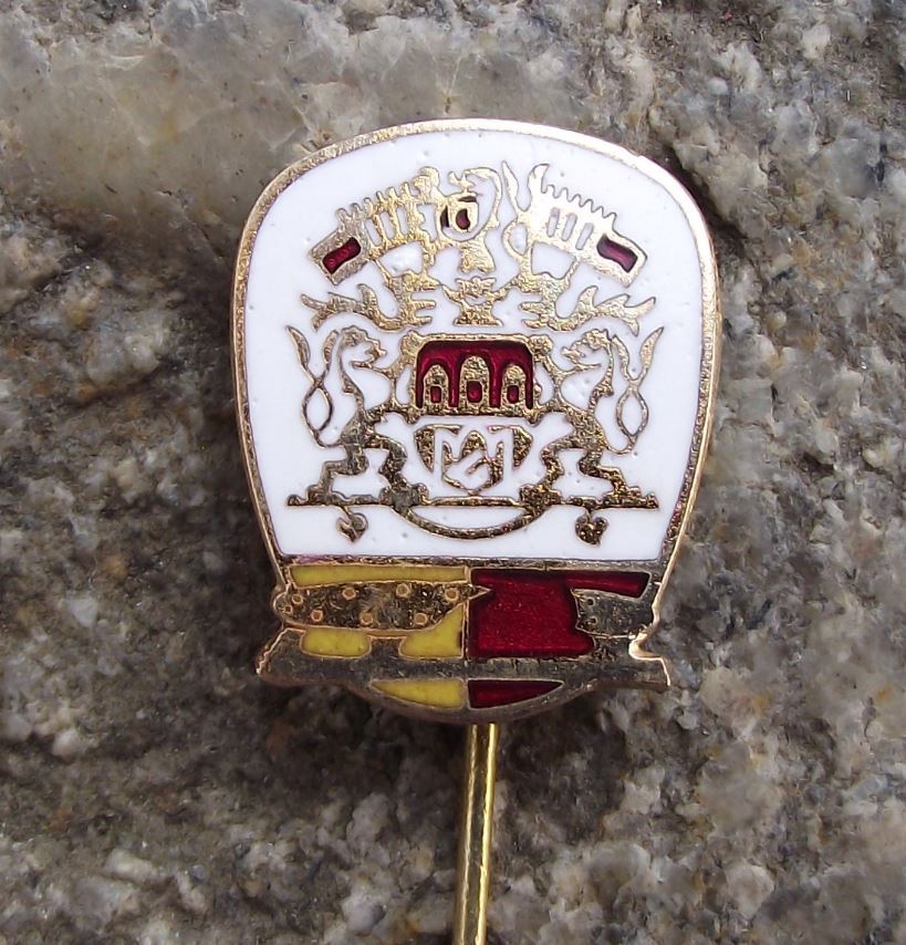 Prague Czech Figure Skating Ice Skate & City Heraldic Crest Members Pin Badge - Badgecrazy