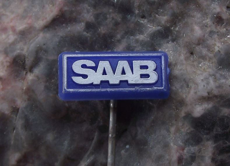 1974 Blue Plastic SAAB Swedish Automobiles Car Aircraft Maker Sweden Pin Badge - Badgecrazy