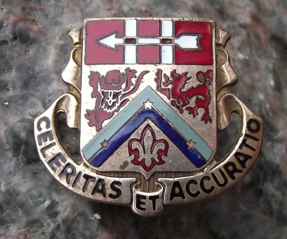 Vintage US Army 3rd Field Artillery Batallion DUI Clutchback Pin Badge - Badgecrazy