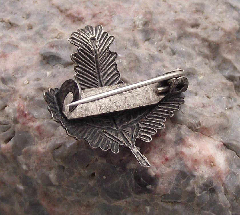 Vintage Hunting Association Emblem Pine Cones Fir Tree Clasp Hunters Pin Badge - Badgecrazy