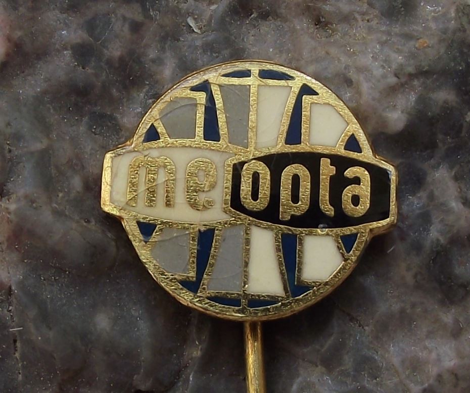 Meopta Camera Lens Photography & View Master Company Art Design Pin Badge - Badgecrazy