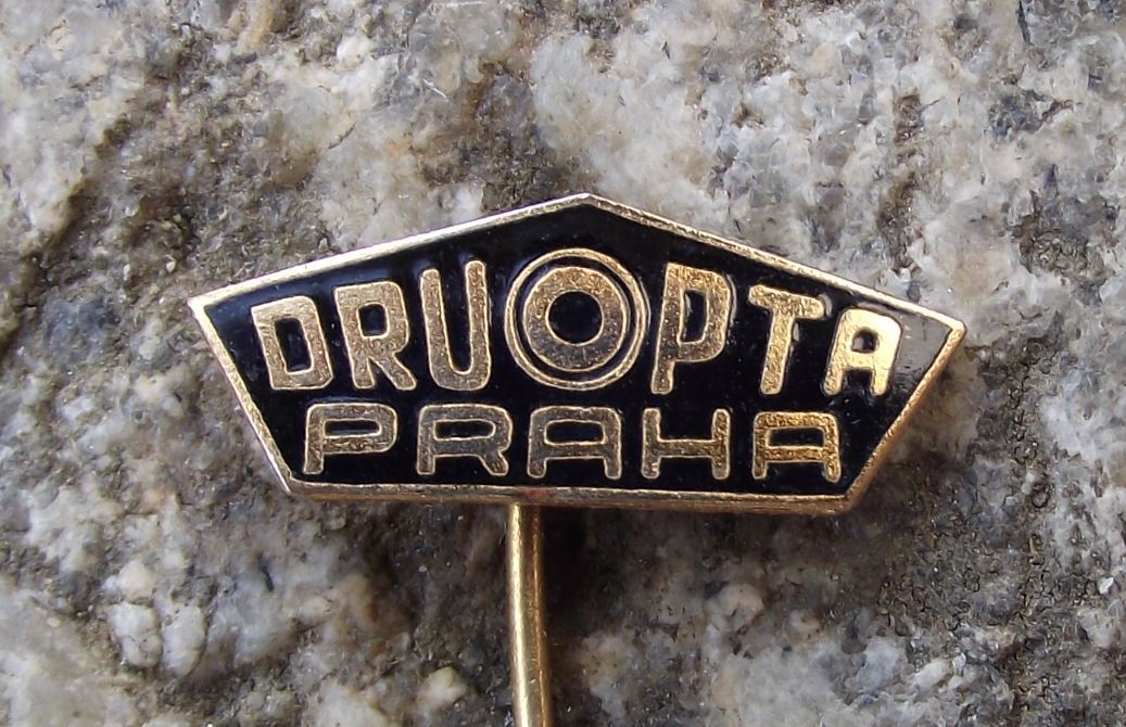 Antique Druopta Vega Corina Efekta Camera Maker Czechoslovakia Pin Badge - Badgecrazy