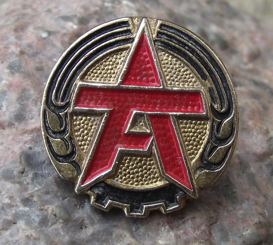 Vintage East German Nationwide Arts Cultural Workers Festival DDR Pin Badge - Badgecrazy