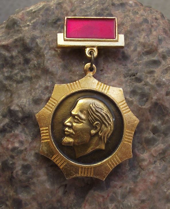 Golden V I Lenin Soviet Union Russian Head in Profile on Pendant Style Pin Badge - Badgecrazy