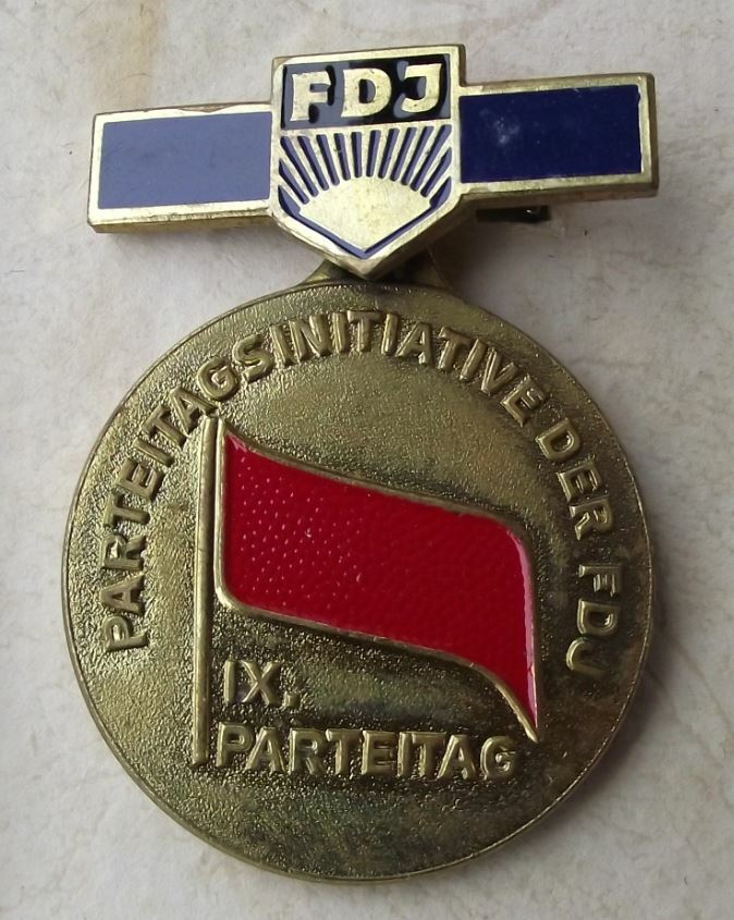 1976 FDJ IX 9th Party Congress DDR East Germany Commemorative Medal Pin Badge - Badgecrazy