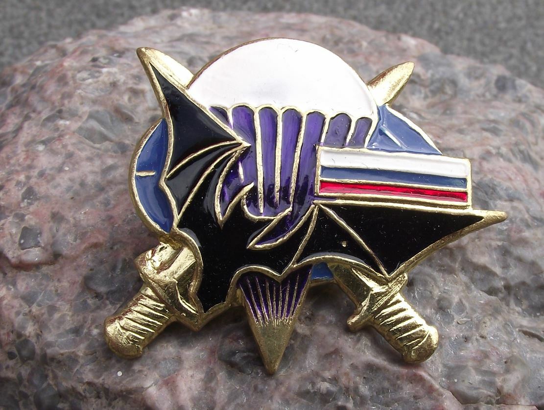 Russia Parachute Regiment Parachutist Army Military Crossed Swords Bat Pin Badge - Badgecrazy