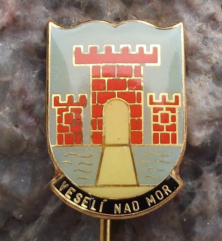 Vintage Veseli nad Moravou Czechoslovakia Heraldic Crest Coat of Arms Pin Badge - Badgecrazy