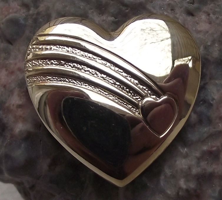 Golden Metal Heart and Rainbow Love Passion Hope Wish Promise Brooch Pin Badge - Badgecrazy