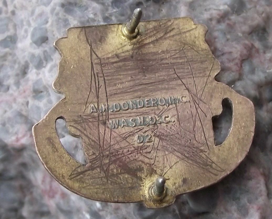 Vintage US Army 3rd Field Artillery Batallion DUI Clutchback Pin Badge - Badgecrazy