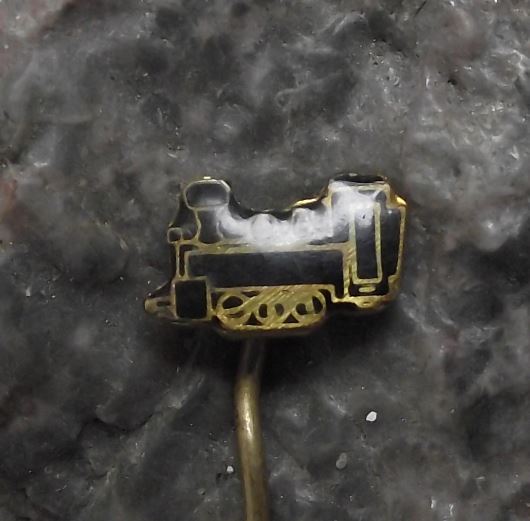 Czechoslovakia Railway CSD Train 0-3-0 Steam Engine Rail Souvenier Pin Badge - Badgecrazy