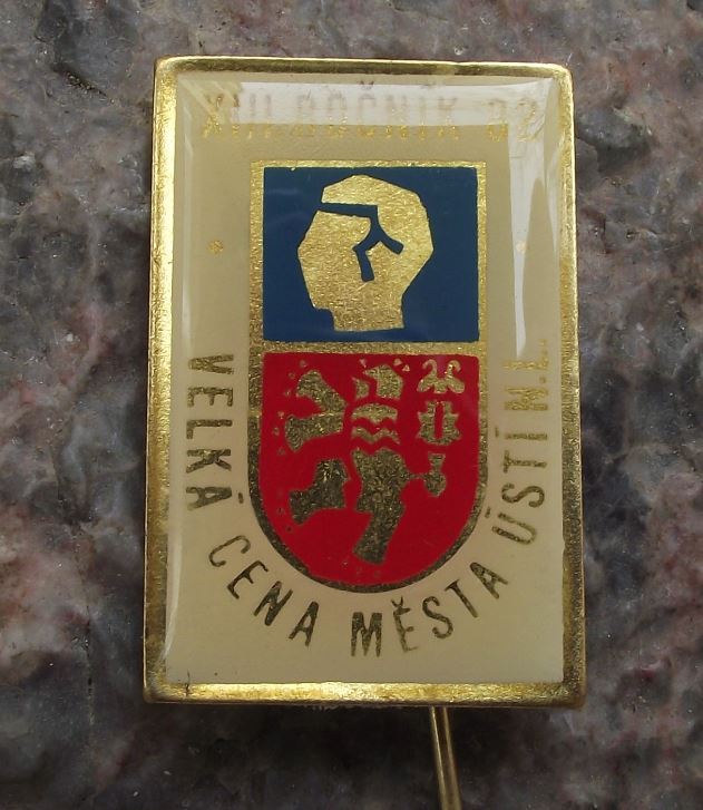 1982 Czechoslovakia Boxing Title Fight Usti nad Labem Glove Lion Pin Badge - Badgecrazy