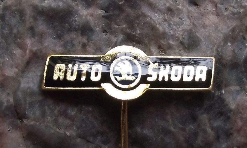 Vintage Skoda Octavia Felicia Superb Yeti Vehicle Auto Car Advertising Pin Badge - Badgecrazy
