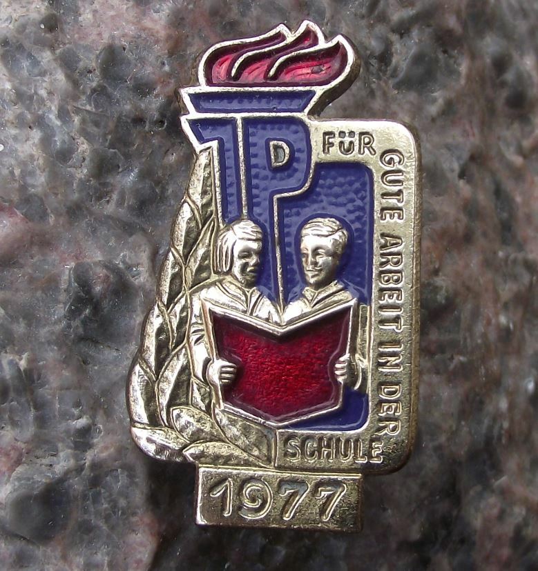 1977 Thalmann Pioneer Gute Arbeit Schule DDR Good School Work Award Pin Badge - Badgecrazy