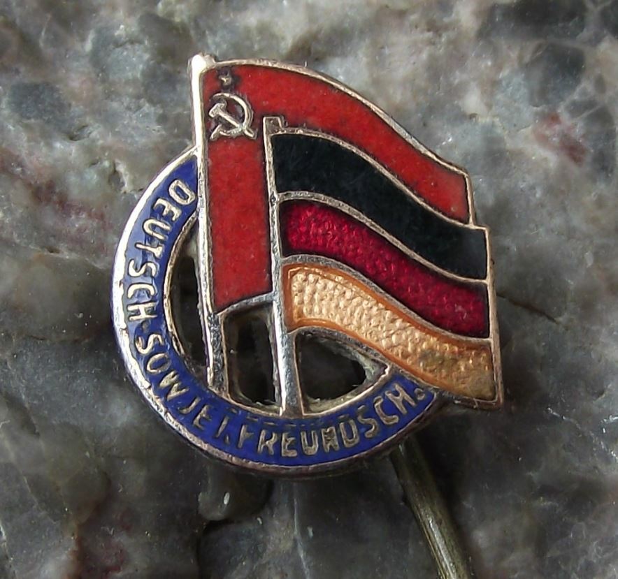 Early DDR East Germany German Soviet Friendship GDR Flags Together Pin Badge - Badgecrazy