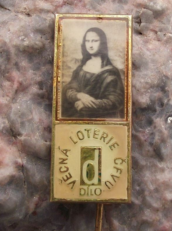 Vintage Da Vinci Mona Lisa Photographic Photo Print Czech Art Lottery Pin Badge - Badgecrazy