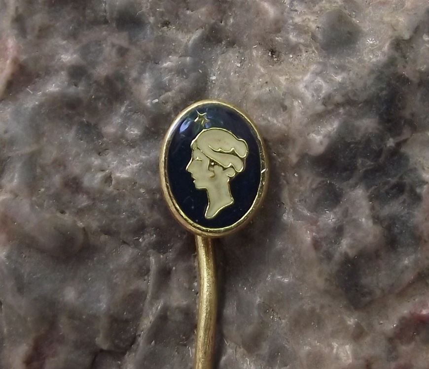 Small Discrete Roman or Greek Elegant Woman Lady Goddess Bust Pin Badge - Badgecrazy