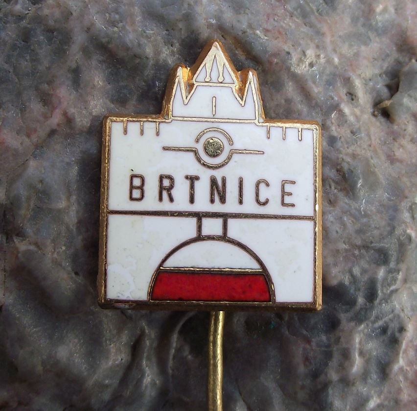 Antique Brtnice Czechoslovakia Baroque Bridge Town Hall Souvenier Pin Badge - Badgecrazy