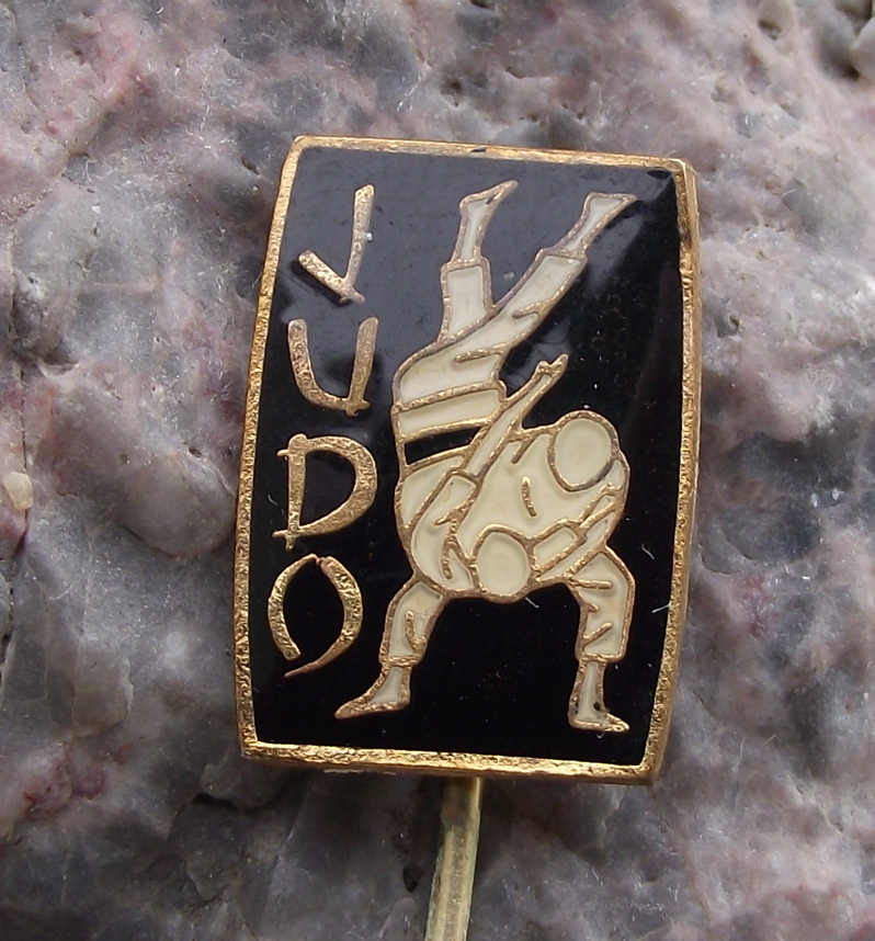 Vintage Czech Judo Association Martial Arts Throw Hold Fighting Club Pin Badge - Badgecrazy