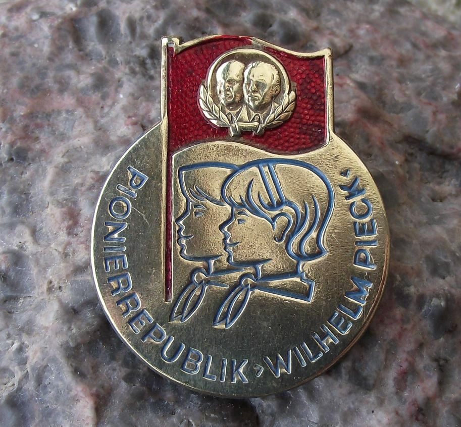 Vintage DDR East German Pioneer Republic Ernst Thalmann Wilhelm Pieck Pin Badge - Badgecrazy