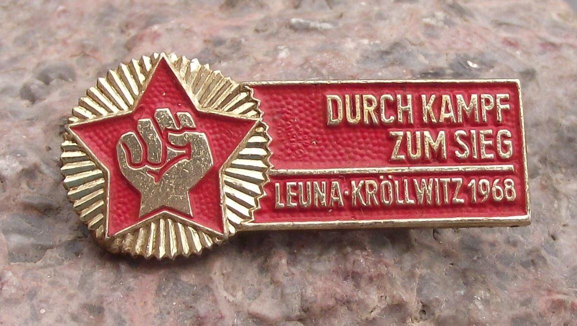 1966 Fighting for Victory Leuna Krollwitz Durch Kampf zum Sieg Pin Badge - Badgecrazy