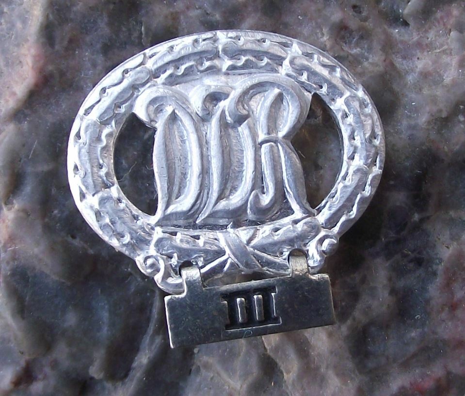 Vintage DTSB Sportleistungsabzeichen East German DDR Sports Award 6th Pin Badge - Badgecrazy