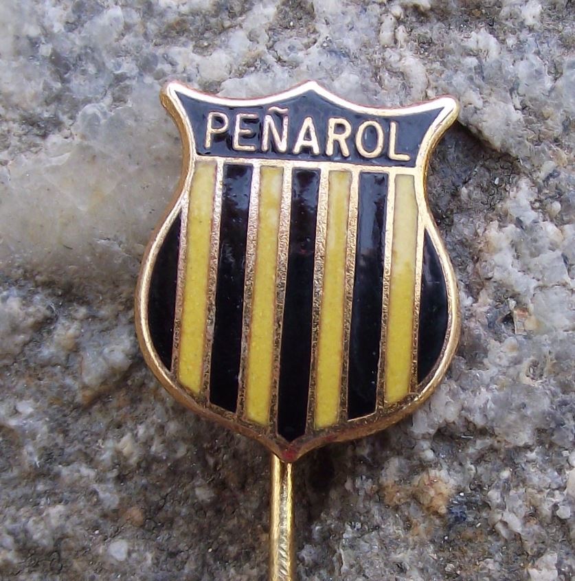 Club Atletico Penarol Athletic Club Uruguay Football Soccer Shield Pin Badge