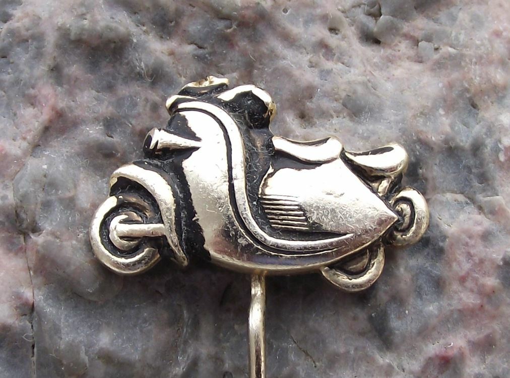 Vintage Two 2 Seat Moped Vespa Motorbike Motorcycles Pin Badge - Badgecrazy