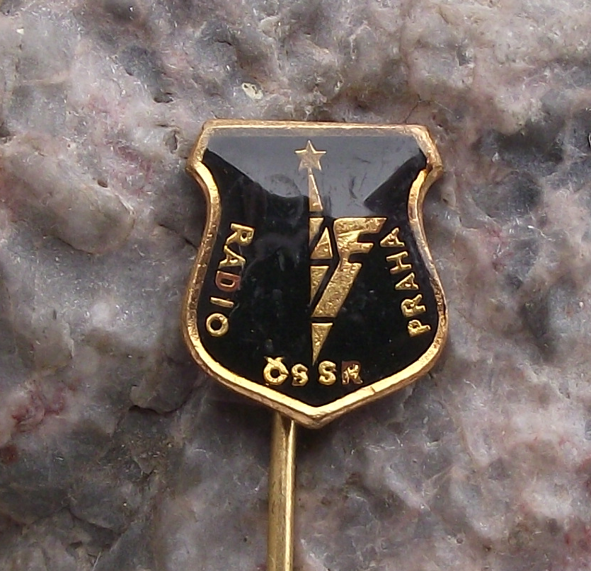 Radio Prague Praha Czechoslovakia CSSR Broadcasting Tower Mast Shield Pin Badge - Badgecrazy