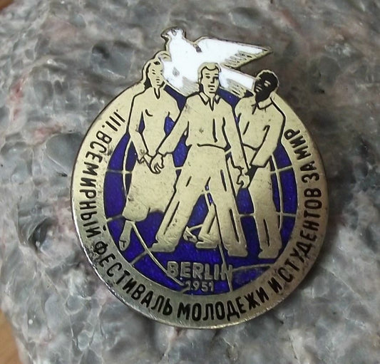 1951 World Youth Festival Democratic Federation FMJD WFDY Berlin Dove Pin Badge