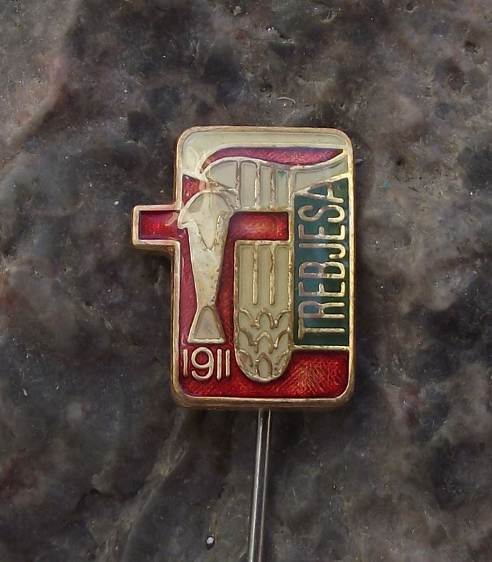 Trebjesa Montenegro Only Sole Brewery Nik Pale Lager Beer Molson Coors Pin Badge - Badgecrazy