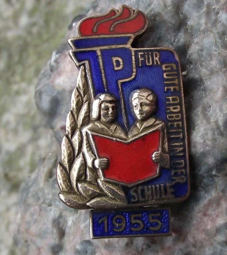 1955 Thalmann Pioneer Gute Arbeit Schule DDR Good School Work Award Pin Badge - Badgecrazy
